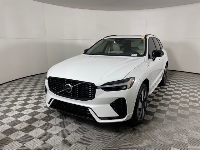 2024 Volvo XC60 Recharge Plug-In Hybrid Plus Dark Theme