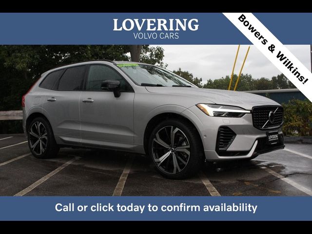 2024 Volvo XC60 Recharge Plug-In Hybrid Ultimate Dark Theme