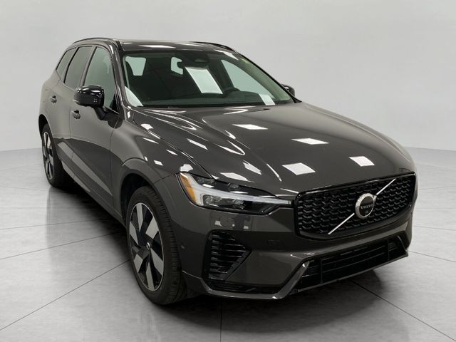 2024 Volvo XC60 Recharge Plug-In Hybrid Plus Dark Theme