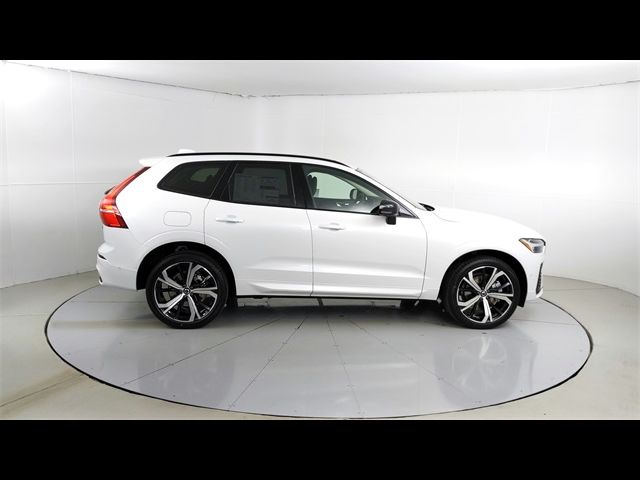 2024 Volvo XC60 Recharge Plug-In Hybrid Ultimate Dark Theme