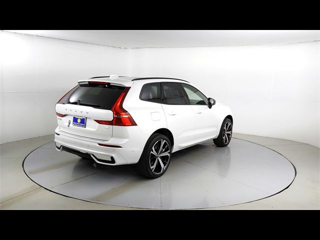 2024 Volvo XC60 Recharge Plug-In Hybrid Ultimate Dark Theme