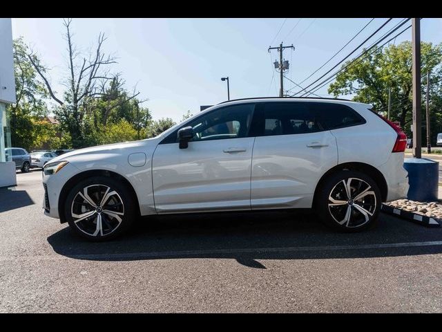 2024 Volvo XC60 Recharge Plug-In Hybrid Ultimate Dark Theme