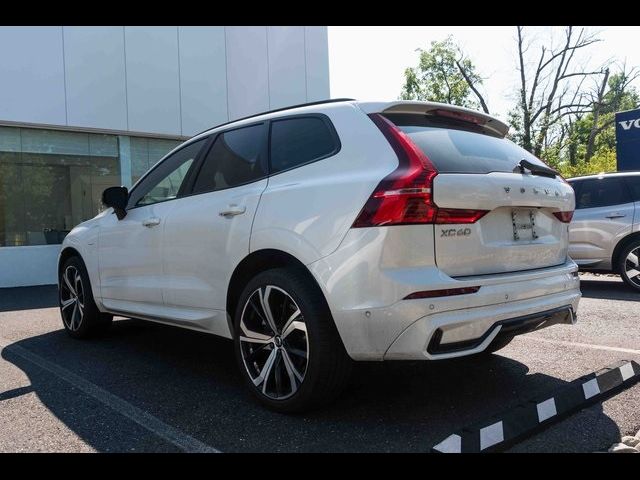 2024 Volvo XC60 Recharge Plug-In Hybrid Ultimate Dark Theme