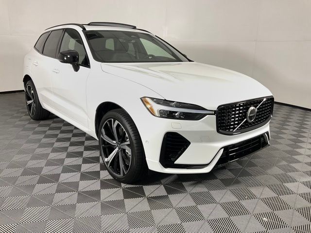 2024 Volvo XC60 Recharge Plug-In Hybrid Ultimate Dark Theme