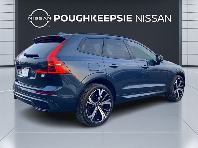 2024 Volvo XC60 Recharge Plug-In Hybrid Ultimate Dark Theme