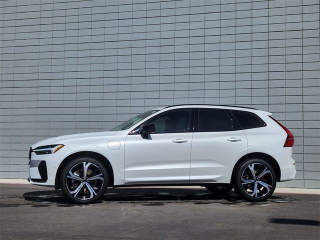 2024 Volvo XC60 Recharge Plug-In Hybrid Ultimate Dark Theme