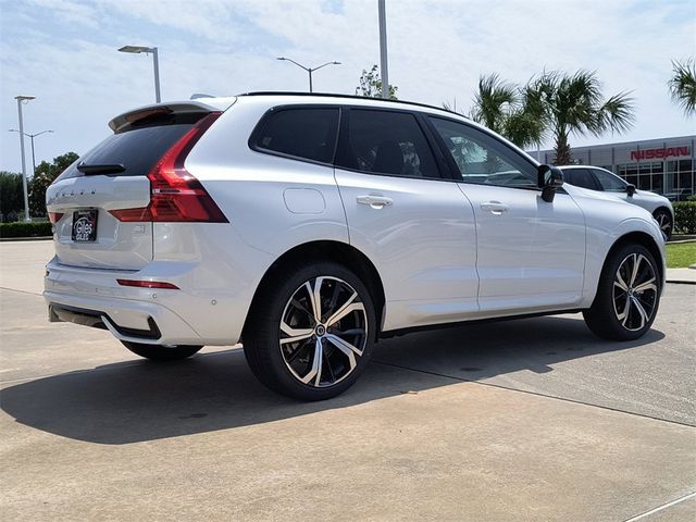 2024 Volvo XC60 Recharge Plug-In Hybrid Ultimate Dark Theme