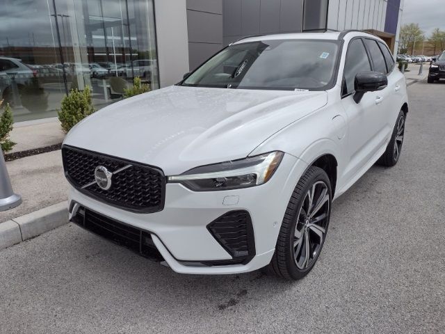 2024 Volvo XC60 Recharge Plug-In Hybrid Ultimate Dark Theme