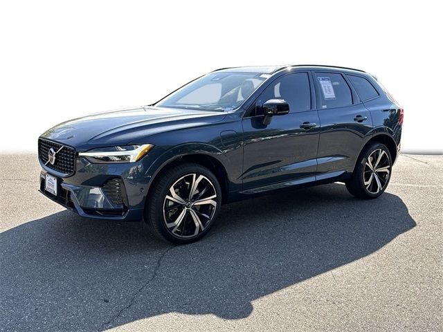 2024 Volvo XC60 Recharge Plug-In Hybrid Ultimate Dark Theme