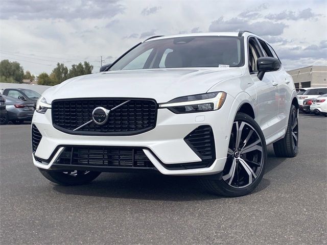 2024 Volvo XC60 Recharge Plug-In Hybrid Ultimate Dark Theme