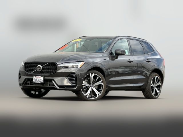 2024 Volvo XC60 Recharge Plug-In Hybrid Ultimate Dark Theme