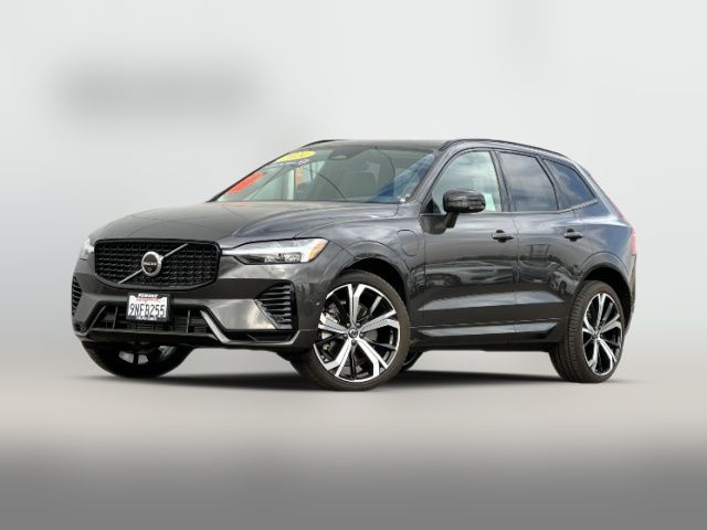 2024 Volvo XC60 Recharge Plug-In Hybrid Ultimate Dark Theme