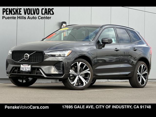 2024 Volvo XC60 Recharge Plug-In Hybrid Ultimate Dark Theme