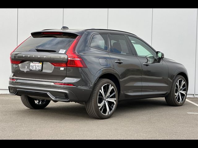 2024 Volvo XC60 Recharge Plug-In Hybrid Ultimate Dark Theme