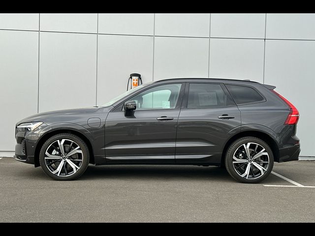 2024 Volvo XC60 Recharge Plug-In Hybrid Ultimate Dark Theme