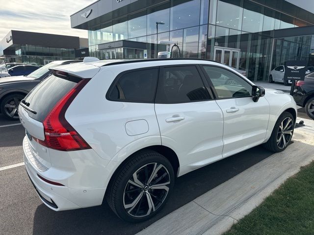 2024 Volvo XC60 Recharge Plug-In Hybrid Ultimate Dark Theme