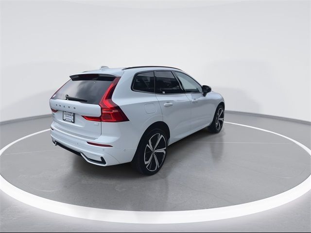 2024 Volvo XC60 Recharge Plug-In Hybrid Ultimate Dark Theme