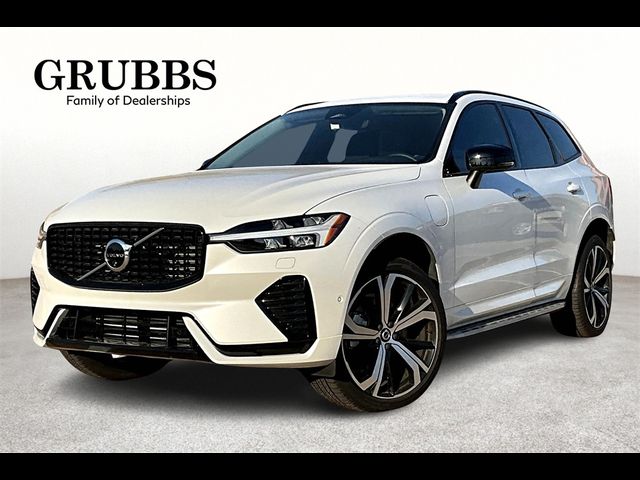 2024 Volvo XC60 Recharge Plug-In Hybrid Ultimate Dark Theme