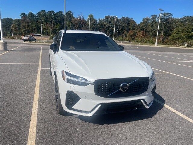 2024 Volvo XC60 Recharge Plug-In Hybrid Ultimate Dark Theme