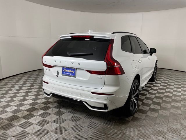 2024 Volvo XC60 Recharge Plug-In Hybrid Ultimate Dark Theme