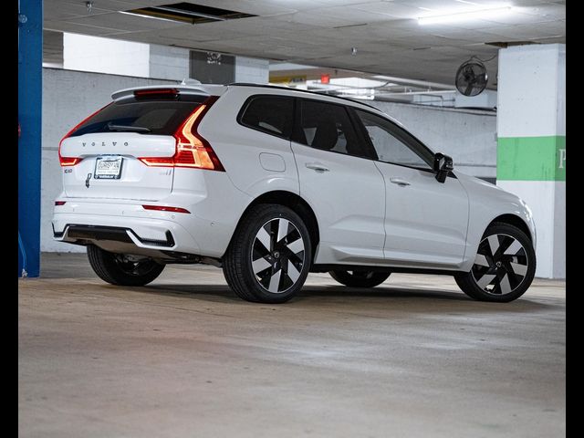 2024 Volvo XC60 Recharge Plug-In Hybrid Ultimate Dark Theme