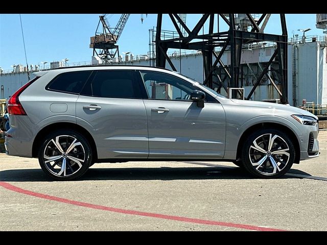 2024 Volvo XC60 Recharge Plug-In Hybrid Ultimate Dark Theme