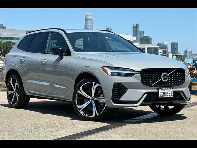 2024 Volvo XC60 Recharge Plug-In Hybrid Ultimate Dark Theme