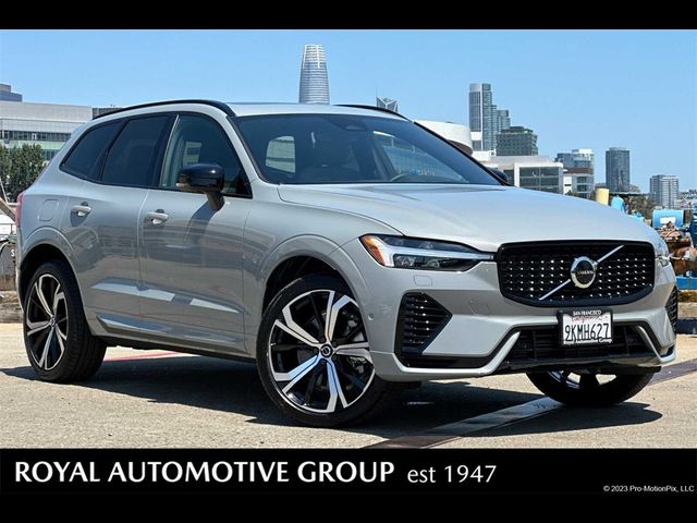 2024 Volvo XC60 Recharge Plug-In Hybrid Ultimate Dark Theme