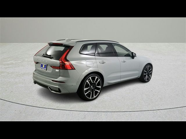 2024 Volvo XC60 Recharge Plug-In Hybrid Ultimate Dark Theme