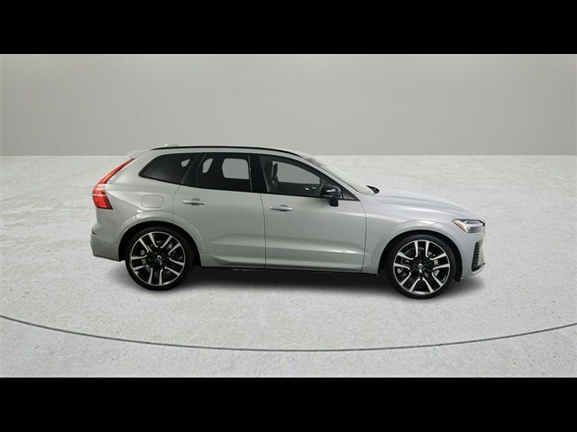 2024 Volvo XC60 Recharge Plug-In Hybrid Ultimate Dark Theme