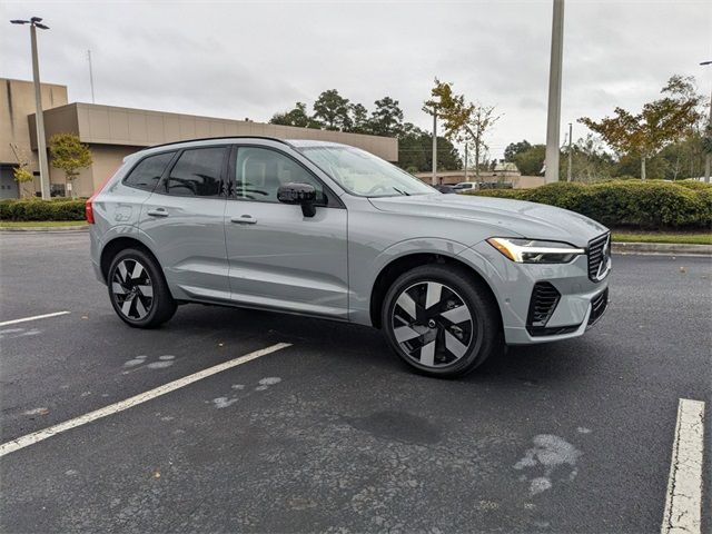 2024 Volvo XC60 Recharge Plug-In Hybrid Ultimate Dark Theme