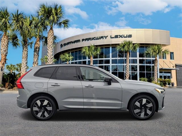 2024 Volvo XC60 Recharge Plug-In Hybrid Ultimate Dark Theme