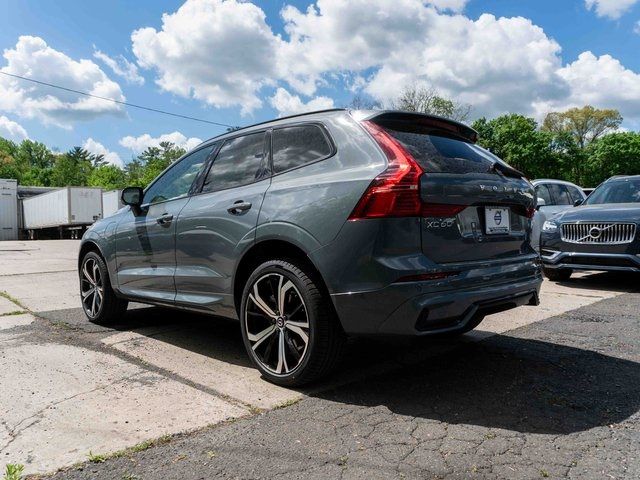 2024 Volvo XC60 Recharge Plug-In Hybrid Ultimate Dark Theme