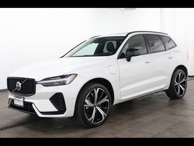 2024 Volvo XC60 Recharge Plug-In Hybrid Ultimate Dark Theme