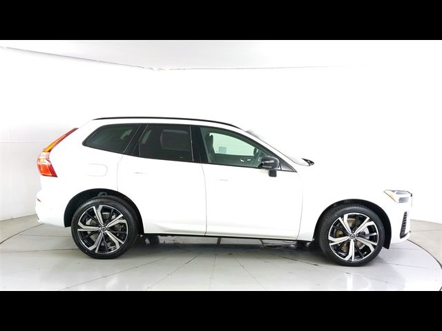 2024 Volvo XC60 Recharge Plug-In Hybrid Ultimate Dark Theme