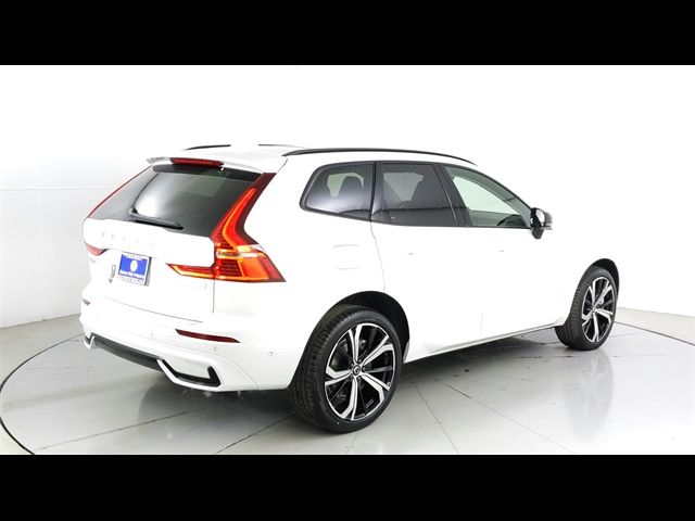 2024 Volvo XC60 Recharge Plug-In Hybrid Ultimate Dark Theme