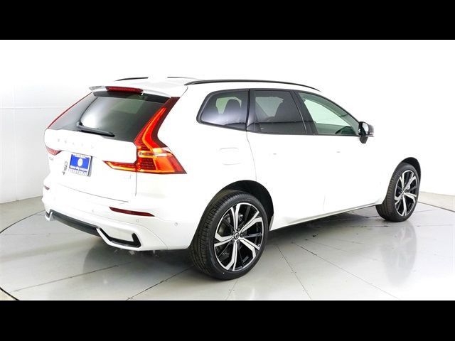 2024 Volvo XC60 Recharge Plug-In Hybrid Ultimate Dark Theme