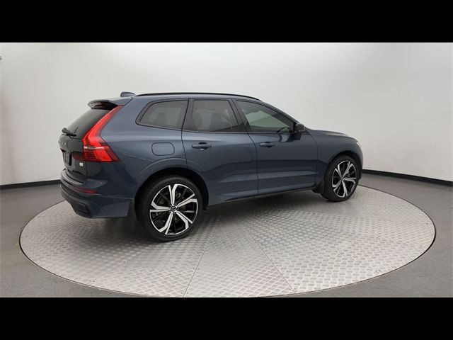 2024 Volvo XC60 Recharge Plug-In Hybrid Ultimate Dark Theme