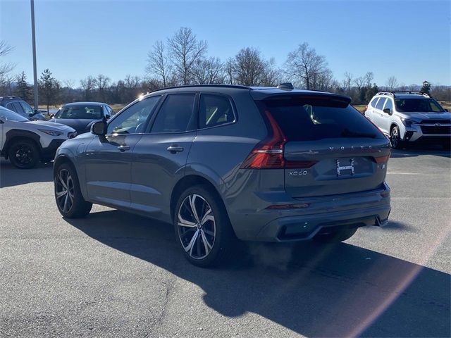 2024 Volvo XC60 Recharge Plug-In Hybrid Ultimate Dark Theme