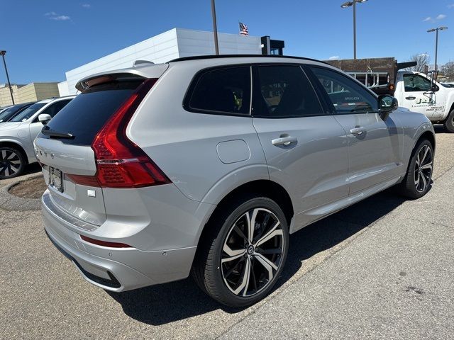 2024 Volvo XC60 Recharge Plug-In Hybrid Ultimate Dark Theme