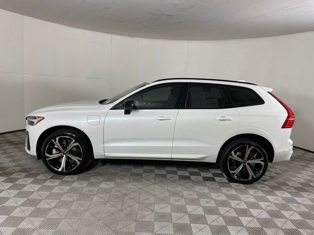 2024 Volvo XC60 Recharge Plug-In Hybrid Ultimate Dark Theme