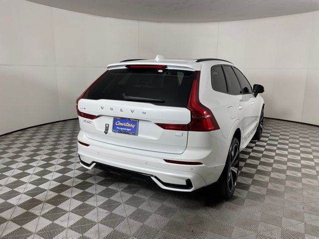 2024 Volvo XC60 Recharge Plug-In Hybrid Ultimate Dark Theme