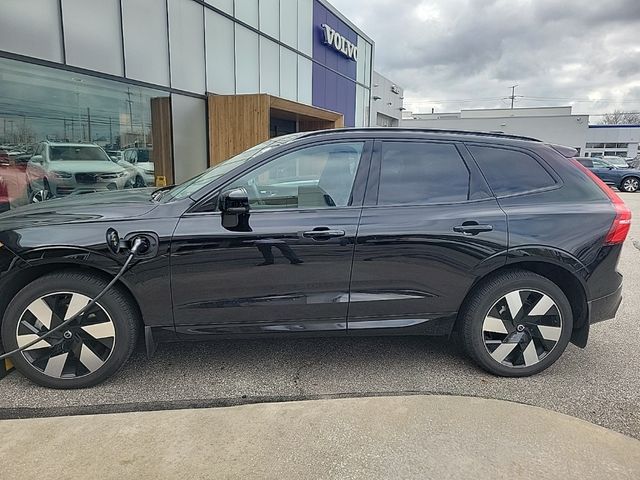 2024 Volvo XC60 Recharge Plug-In Hybrid Ultimate Dark Theme