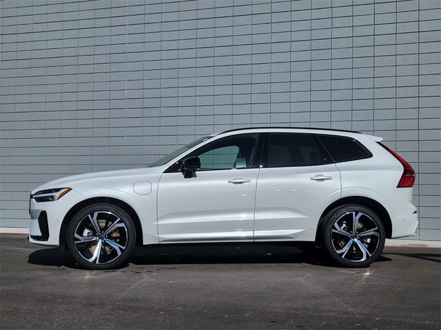 2024 Volvo XC60 Recharge Plug-In Hybrid Ultimate Dark Theme