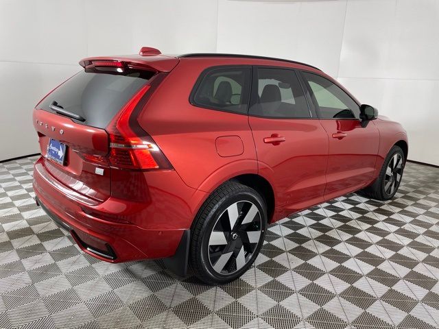 2024 Volvo XC60 Recharge Plug-In Hybrid Ultimate Dark Theme