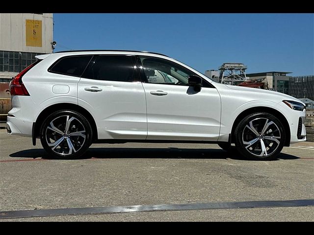 2024 Volvo XC60 Recharge Plug-In Hybrid Ultimate Dark Theme