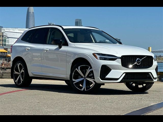 2024 Volvo XC60 Recharge Plug-In Hybrid Ultimate Dark Theme