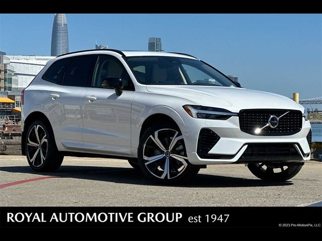 2024 Volvo XC60 Recharge Plug-In Hybrid Ultimate Dark Theme