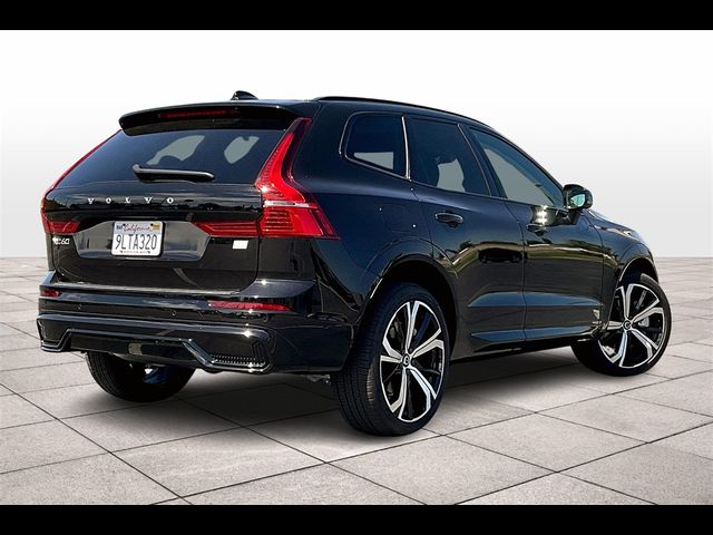 2024 Volvo XC60 Recharge Plug-In Hybrid Ultimate Dark Theme