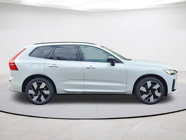 2024 Volvo XC60 Recharge Plug-In Hybrid Ultimate Dark Theme